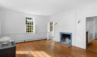 57 Farewell St, Newport, RI 02840