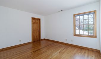 9 Howd Ave, Branford, CT 06405
