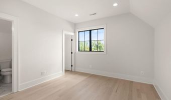 112 N HIGHLAND St, Arlington, VA 22201