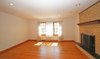 2405 E Miner St, Arlington Heights, IL 60004