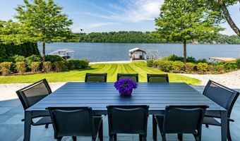 156 N Lake Shore Dr, Brookfield, CT 06804