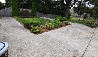 13 Cozy Ln, Cumberland, RI 02864