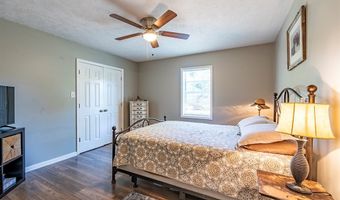 4506 Chateau Dr, Albany, GA 31721