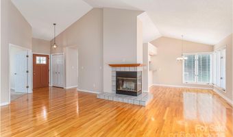 2 New Cross South S, Asheville, NC 28805