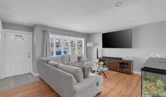 136 E Clinton Ave, Bergenfield, NJ 07621