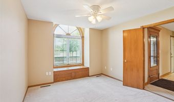 1046 8th St SE, Altoona, IA 50009