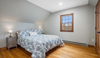 43 Darling Parke Dr, Bangor, ME 04401