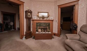 306 W 2ND St, Annawan, IL 61234