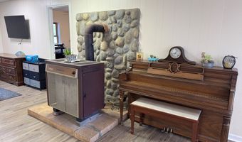 1320 Lake Dr, Ashland, OH 44805