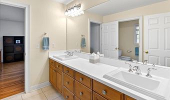 3 RAYMOND Ln, Belle Mead, NJ 08502
