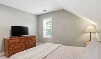 91 Sowams Rd, Barrington, RI 02806