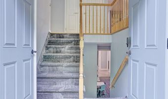 89 Regina Rd, Airmont, NY 10952