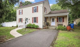 13 Swartzel Dr, Middletown, NJ 07748