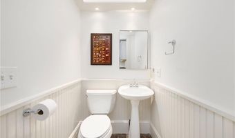 14 Greenough Pl B, Newport, RI 02840