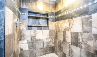 805 NE 1st Ave, Aberdeen, SD 57401