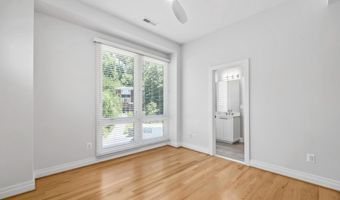 924 28TH St S, Arlington, VA 22202