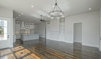 633 COUGAR Dr, Arabi, LA 70032