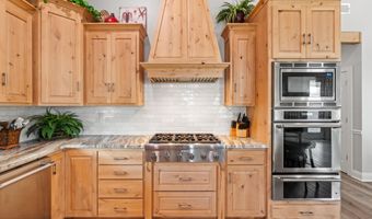 5004 Oak St, Bay St. Louis, MS 39520