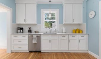 291 Spencer Ave, Warwick, RI 02818