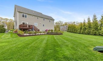 76 Woods Ln, Cranston, RI 02921