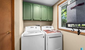 404 Jefferson Dr, Alcester, SD 57001