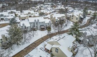 1872 Ridgeview Circle Dr, Ballwin, MO 63021