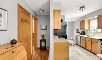 21 Bowling Green Ln, Belfast, ME 04915