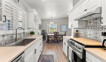 7195 Macquarie St, La Mesa, CA 91942
