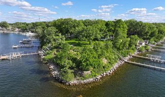 162 Pillsbury Pt, Arnolds Park, IA 51331