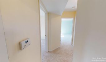 2767 S Knightsbridge Cir, Ann Arbor, MI 48105