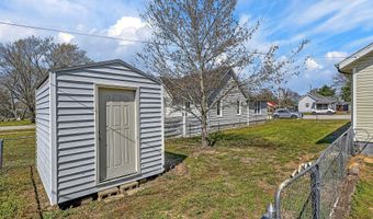 134 W College St, Aurora, MO 65605