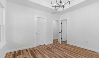 309 W Locust St, Aurora, MO 65605