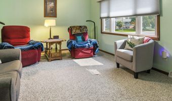 902 S 17th St, Aberdeen, SD 57401