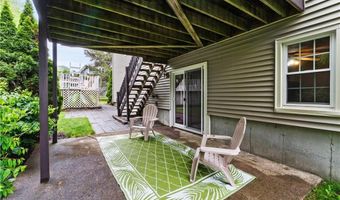 6 Lisa Ln, Bristol, RI 02809