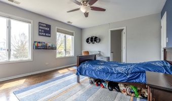 1801 N Dover Ct, Arlington Heights, IL 60004