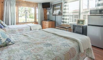 24 Bethune St, Alexandria Bay, NY 13607
