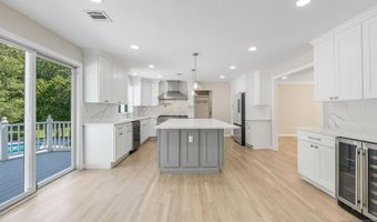 31 Gloria Dr, Allendale, NJ 07401