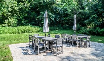 22 Ledgewood Dr 22, Brookfield, CT 06804
