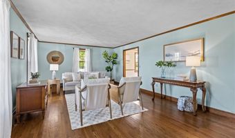 4 Karen Ln, Bristol, RI 02809