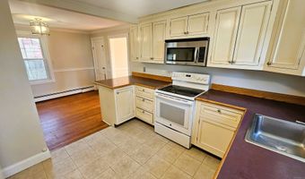 35 Meadow Rd, Clinton, CT 06413