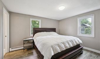 35 Old Town Trl, Narragansett, RI 02882