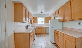 823 La Luz Dr, Belen, NM 87002