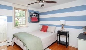 7 Boulevard E, Middletown, RI 02842