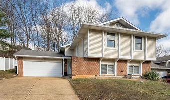 537 Treetop Village Dr, Ballwin, MO 63021