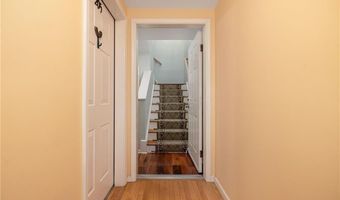 231 Maple Ave 204, Newport, RI 02840