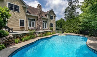 15 Logging Trail Ln, Brookfield, CT 06804