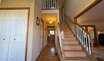 251 Kingston Dr, Aurora, OH 44202