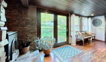 10 Stagecoach Ln, Amenia, NY 12501