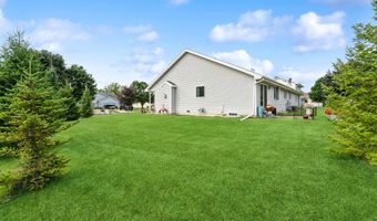 1670 W ROSELAWN Dr, Appleton, WI 54914