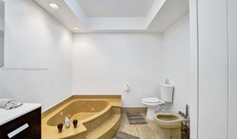 20281 E Country Club Dr 1114, Aventura, FL 33180